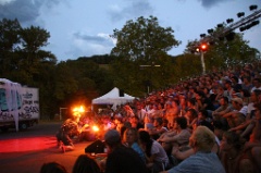 Le spectacle de merde 74 * 5184 x 3456 * (8.39MB)